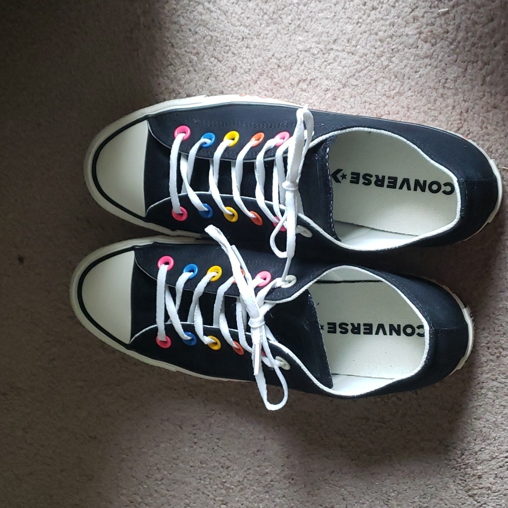 Low top women's history month converse